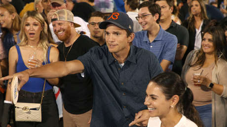 Ashton Kutcher cuenta cómo una enfermedad "súper rara" le dejó sin ver, oír ni caminar