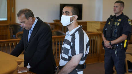 "Cuando escuché que sobrevivió, me sorprendió": El atacante del escritor Salman Rushdie habla desde la cárcel