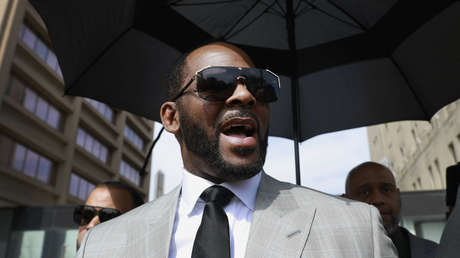 Testigo clave en el caso de R. Kelly declara que el cantante abusó sexualmente de ella "cientos" de veces cuando tenía 15 años