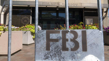 Más de la mitad de votantes estadounidenses ve al FBI como "la Gestapo personal de Biden"