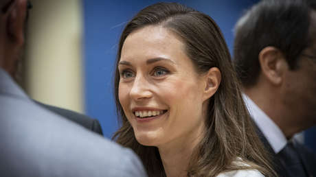 Filtran un nuevo video de la primera ministra de Finlandia bailando con una exreina de belleza en una discoteca