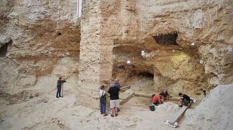 FOTOS: Descubren en Cataluña restos de un neandertal de hace 60.000 años