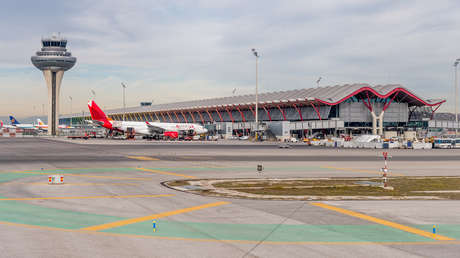 Desvían vuelos en el aeropuerto de Madrid ante la presencia de varios drones