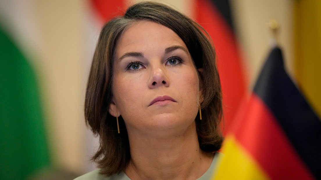 La ministra de Exteriores de Alemania promete apoyar a Ucrania al margen de "lo que piensan mis votantes"