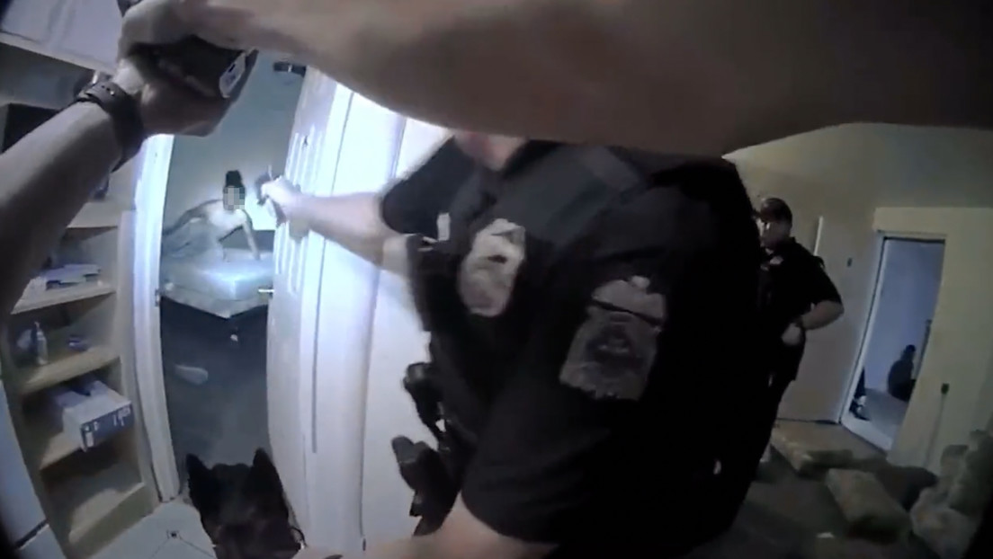 VIDEO: Policía mata a tiros a un afroamericano en su cama tras confundir un vaporizador con un arma