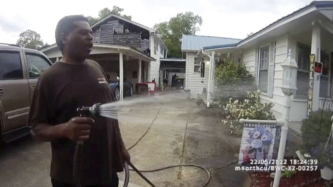 VIDEO: Arrestan en EE.UU. a un pastor afroamericano que regaba las flores de su vecino