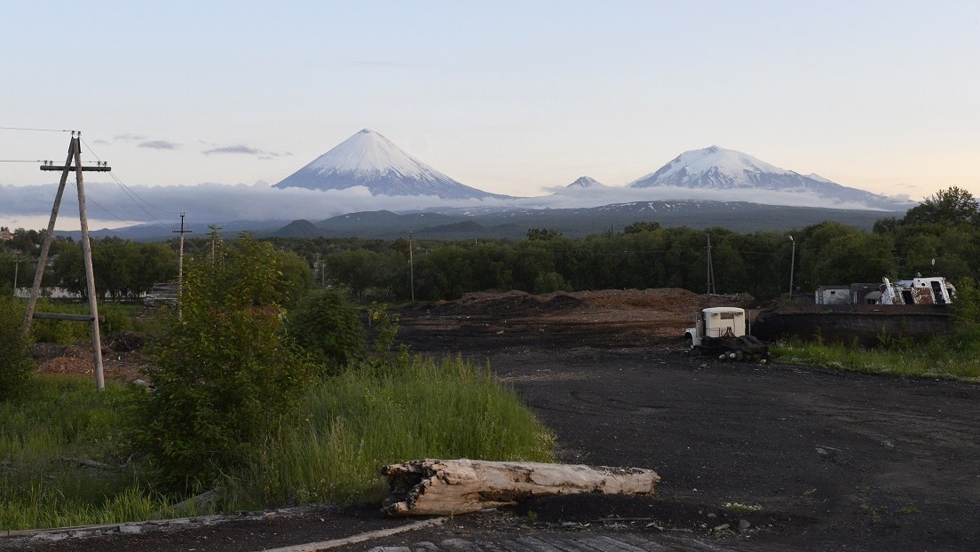 Mueren 6 turistas mientras escalaban el volcán activo más alto de Eurasia