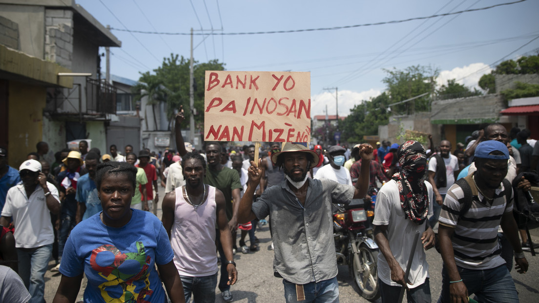 El anuncio de una subida del precio de la gasolina en Haití aviva las protestas contra el Gobierno