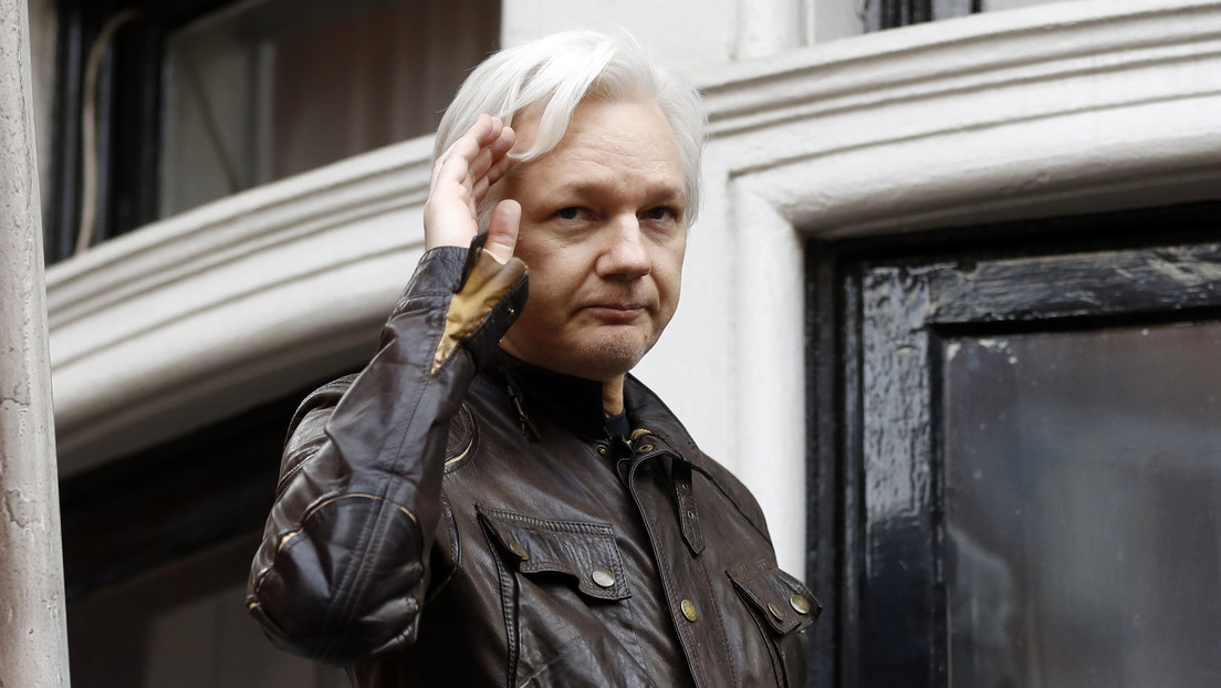 El padre de Julian Assange agradece el "coraje" de López Obrador por defender a su hijo del "vecino del norte"