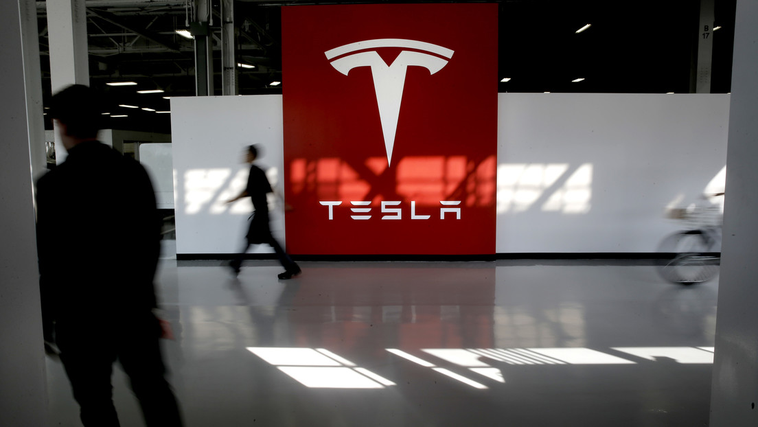 Sin sillas, ni escritorios: Trabajadores de Tesla denuncian la falta de muebles y equipos de oficina