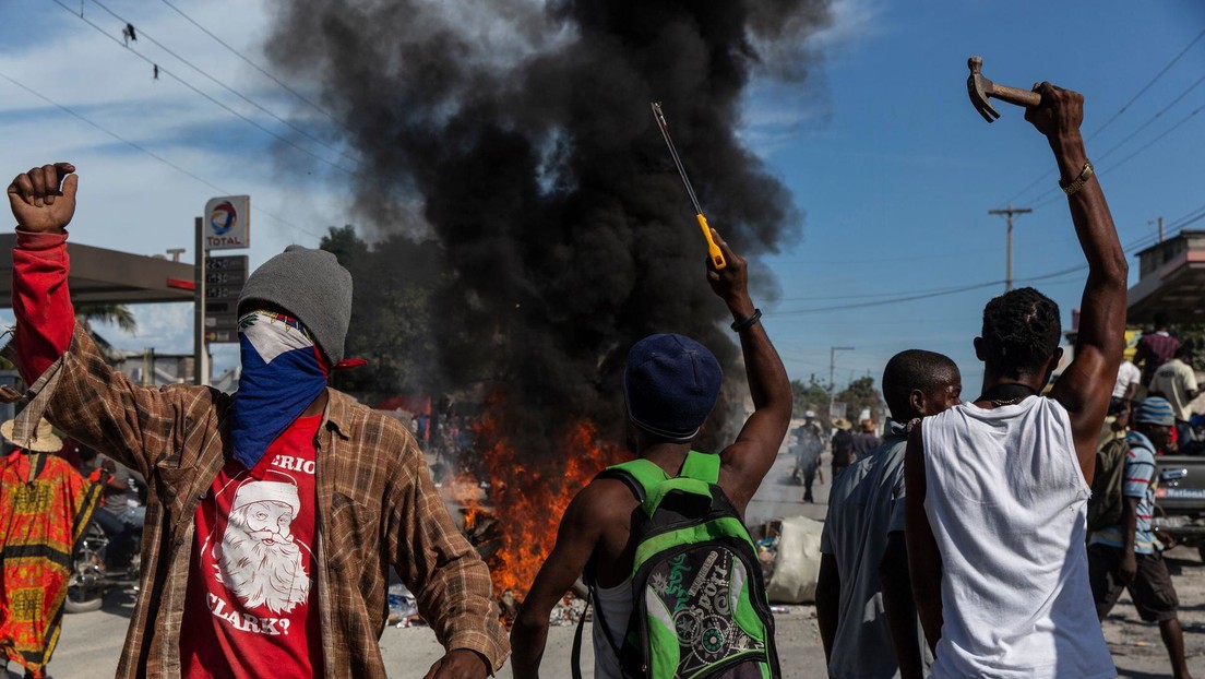 La Policía de Haití suspende los permisos de portación de armas en medio de fuertes protestas