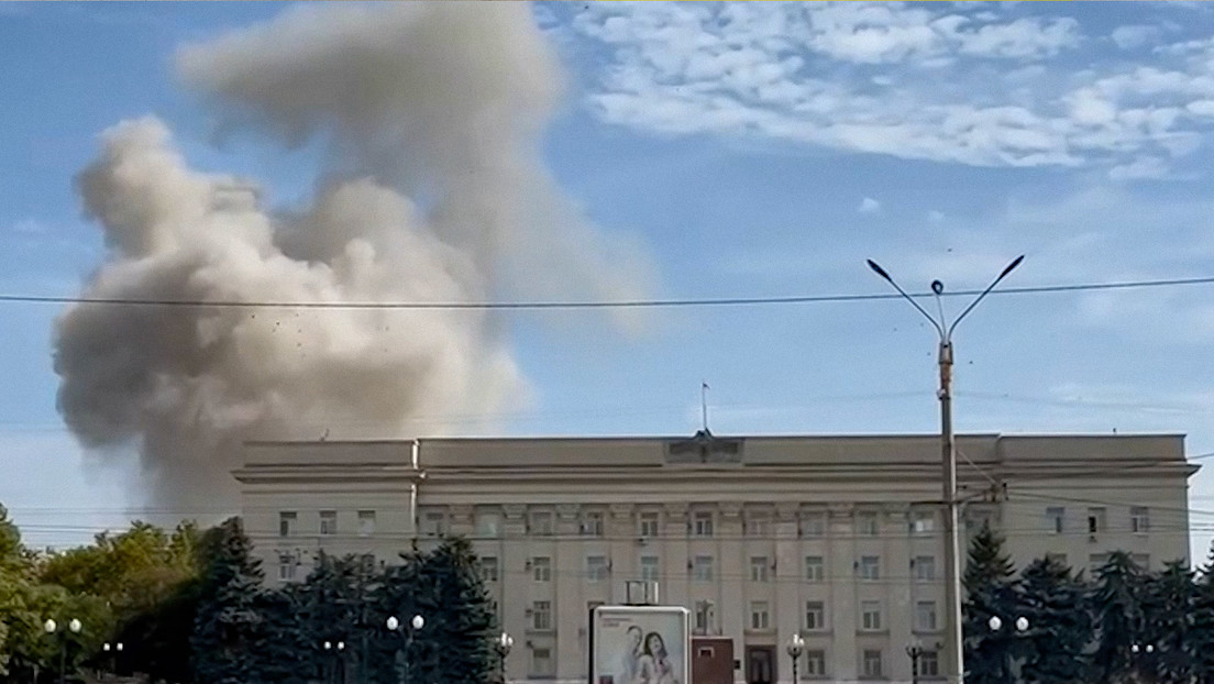 Ucrania ataca con lanzamisiles HIMARS el edificio de la Administración regional de Jersón (VIDEOS)