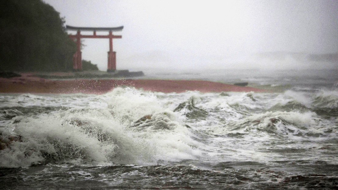 El poderoso tifón Nanmadol deja al menos 22 heridos en Japón (VIDEOS)