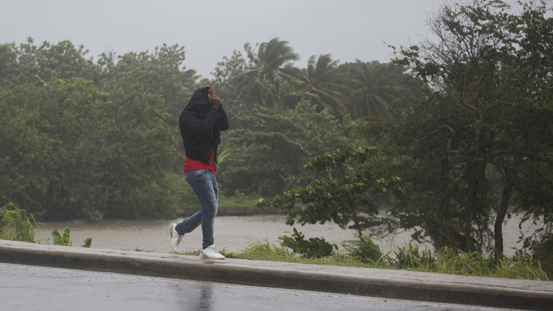 Cientos de desplazados y 16 provincias en alerta roja en República Dominicana por el huracán Fiona (FOTOS, VIDEOS)