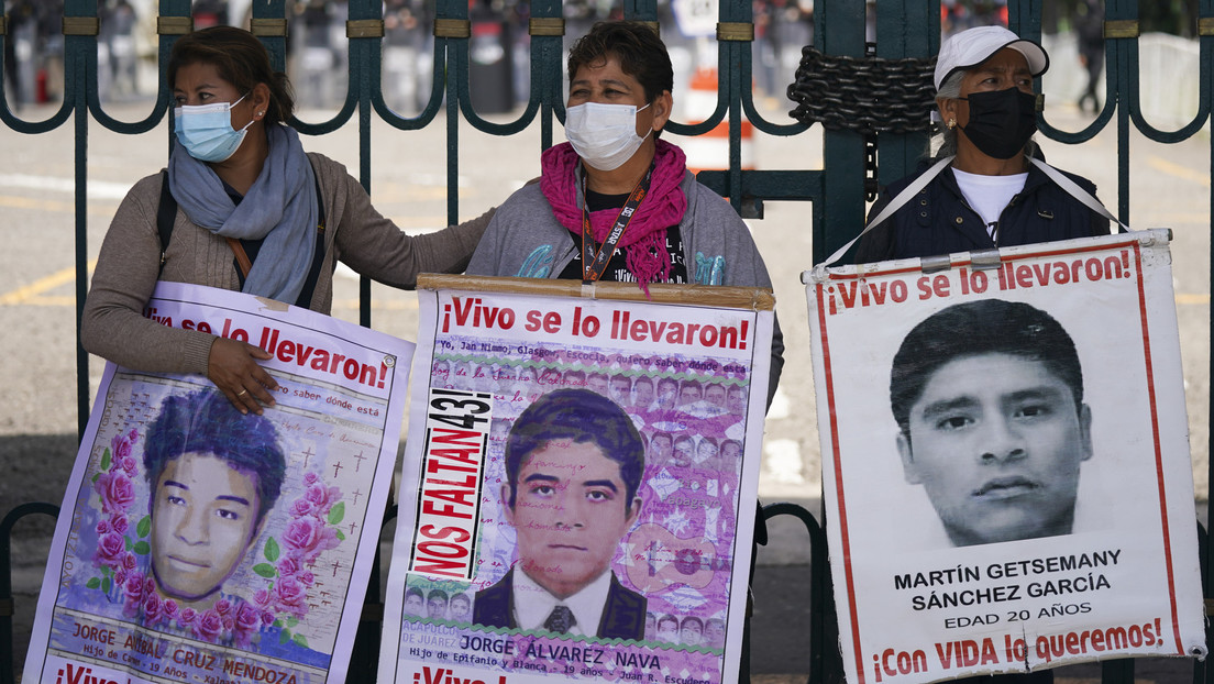 Otro día de protestas por el caso Ayotzinapa deriva en disturbios (VIDEOS)