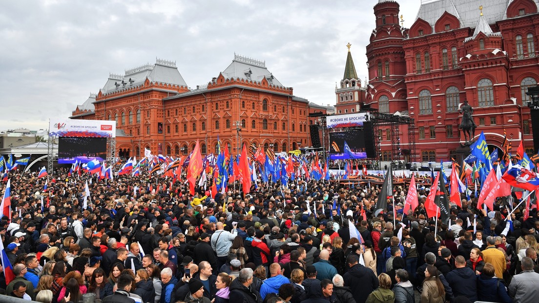 VIDEO: Miles de personas se reúnen en Moscú en apoyo a los referéndums en Donbass, Jersón y Zaporozhie para unirse a Rusia