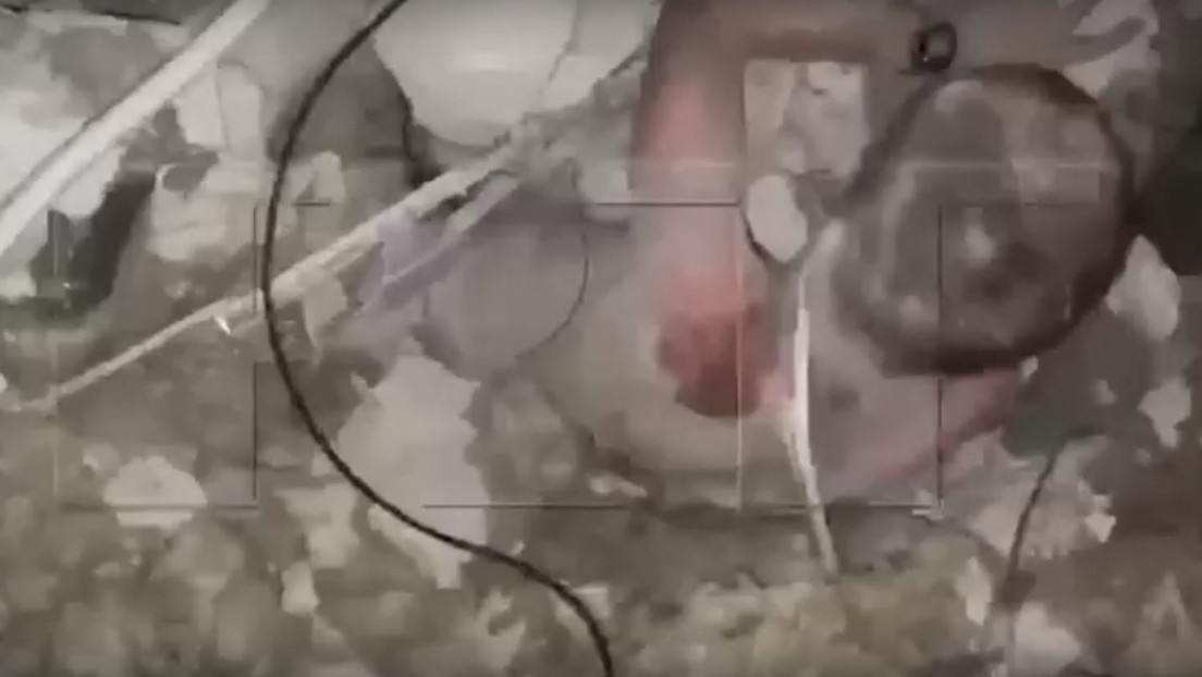 VIDEO: Camarógrafo de RT queda bajo los escombros tras el ataque ucraniano contra un hotel en Jersón