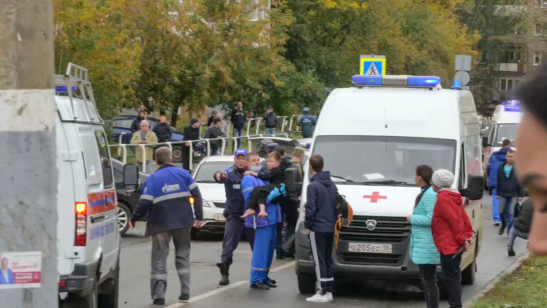 Un hombre con una esvástica en su ropa mata al menos a 17 personas en una escuela rusa