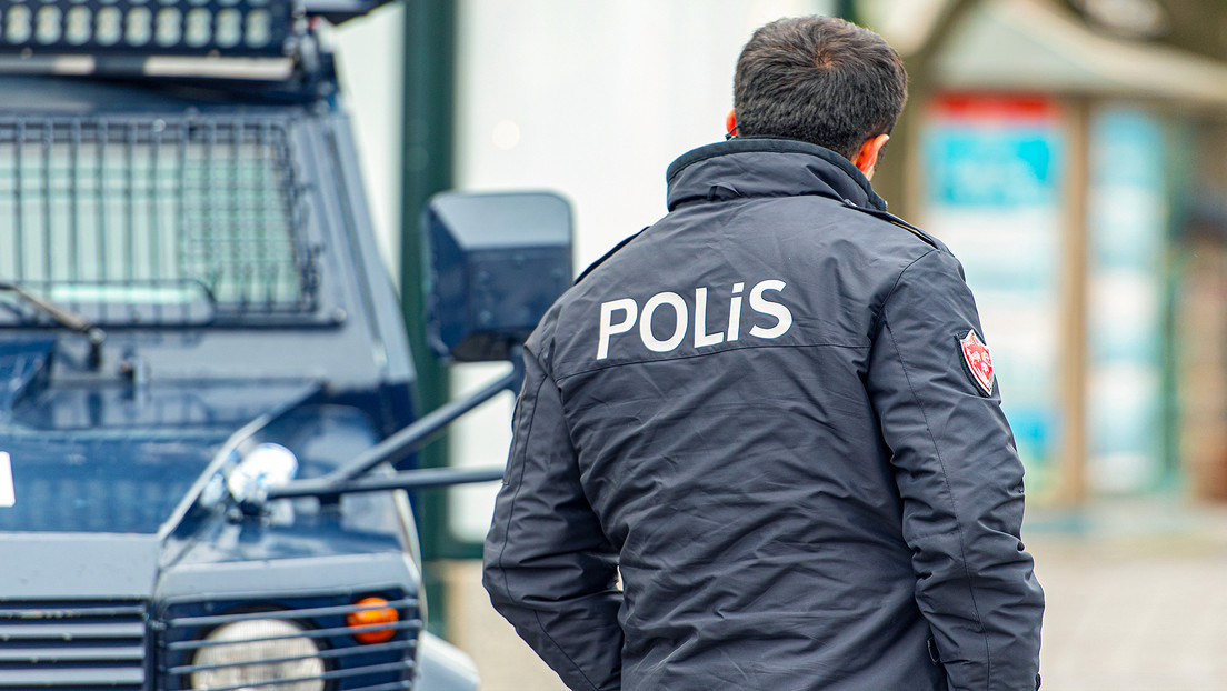 Al menos un policía muerto y otro herido en un ataque a una comisaría en Turquía