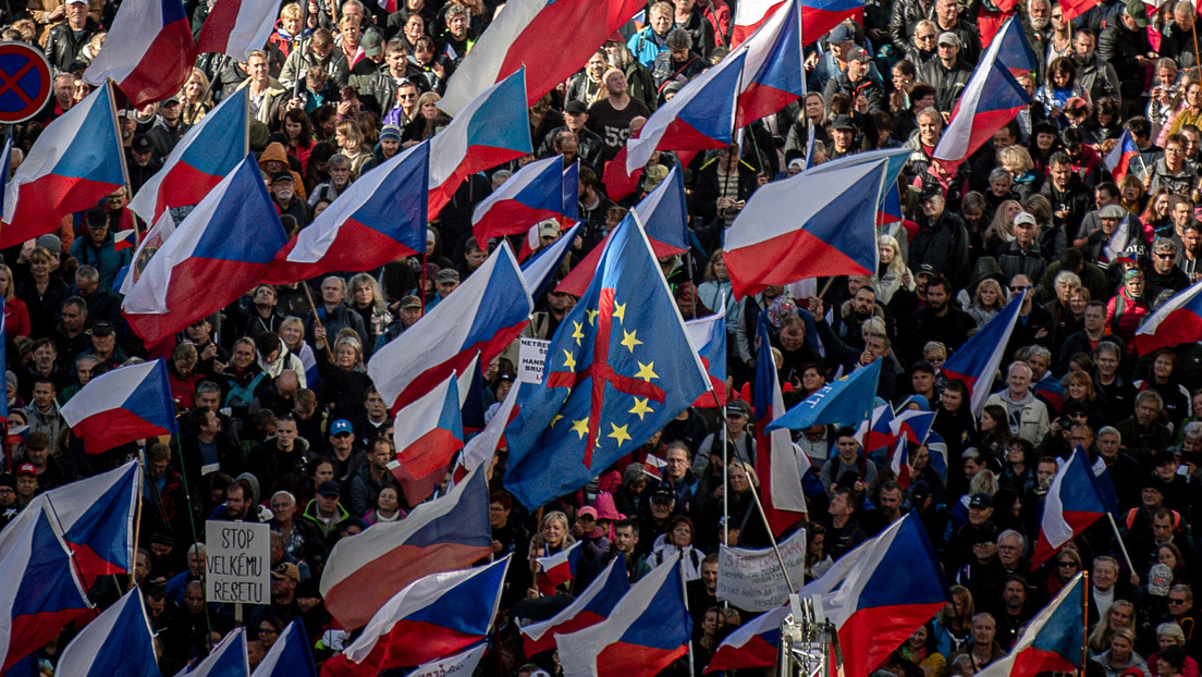 FOTOS, VIDEOS: Miles de checos protestan contra la gestión del Gobierno ante el aumento de los precios de la energía