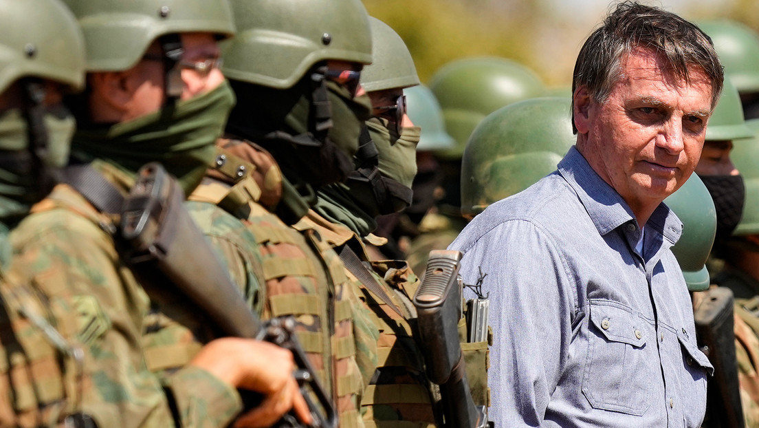 Bolsonaro se sirve de una noticia falsa para amenazar con usar las Fuerzas Armadas para cerrar colegios electorales