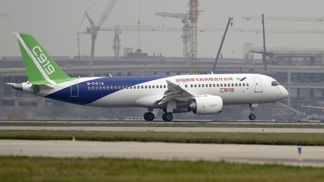 Un avión de pasajeros chino rival de Boeing y Airbus avanza en el proceso de certificación