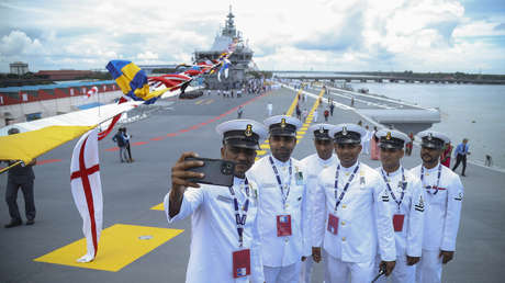 La Armada de la India pone en servicio su primer portaviones de fabricación nacional (VIDEO)
