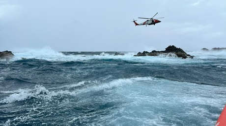 El dramático rescate de un pescador herido en medio de una tormenta marítima (VIDEO)