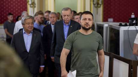 Instan a Zelenski a usar vestimenta formal en eventos oficiales