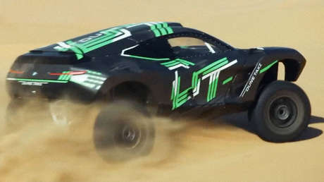 VIDEO: Así es el 'Taxi de las Dunas', el nuevo todoterreno de BMW al estilo de 'Mad Max'