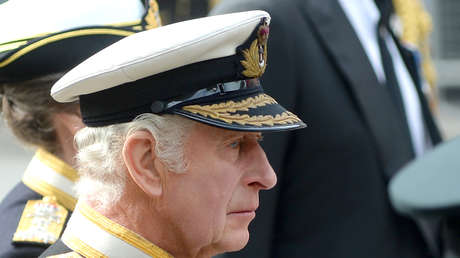 Interrogan a dos hombres en una investigación de venta de honores en la que está implicada una fundación del rey Carlos III