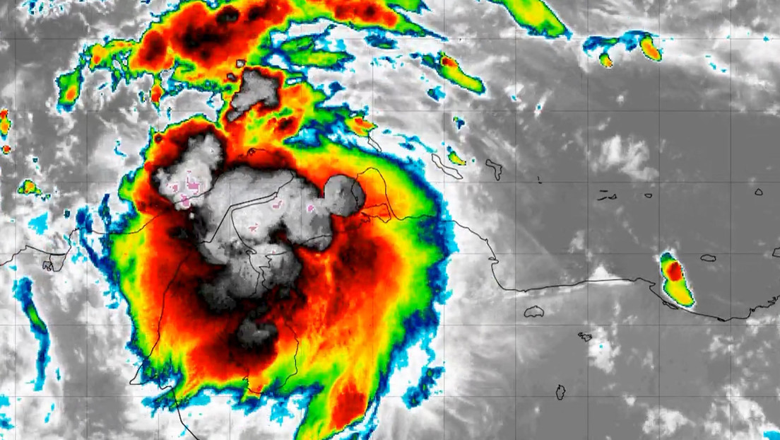 Una nueva tormenta tropical amenaza a los países del Caribe y puede convertirse en huracán