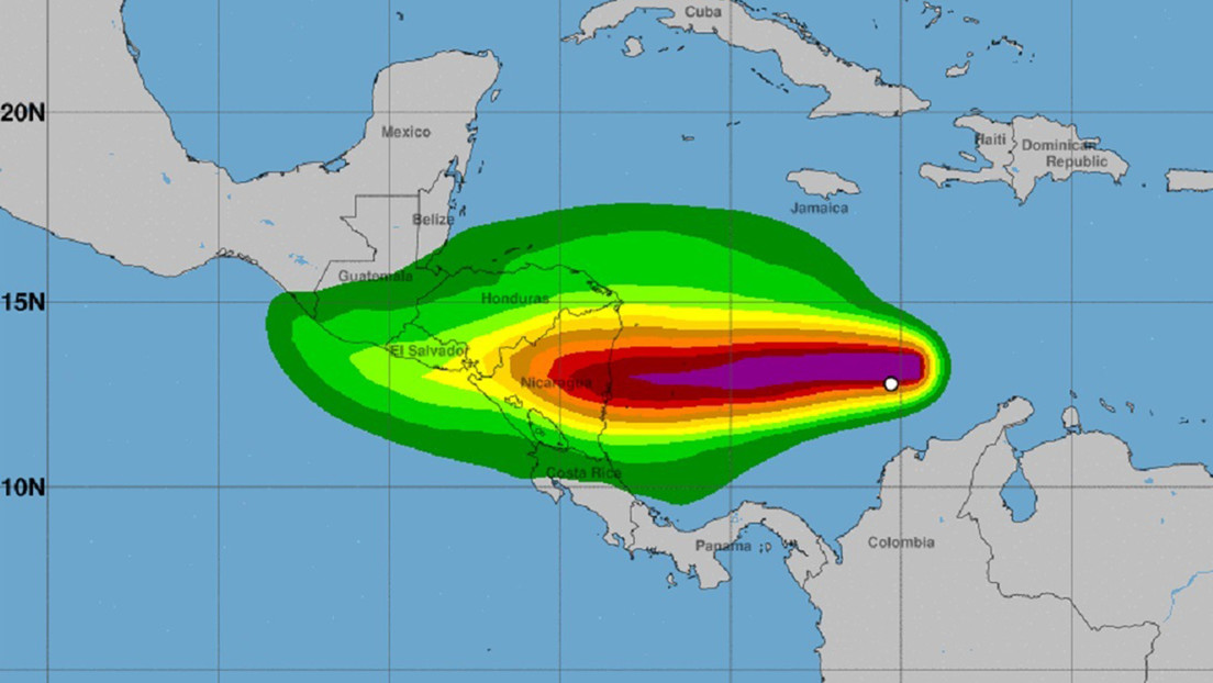 La tormenta tropical Julia se fortalece y comienza a hacer estragos en su paso por el Caribe