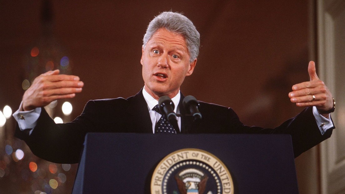 Bill Clinton ordenó a Hungría atacar a Serbia en 1999, afirma Vucic