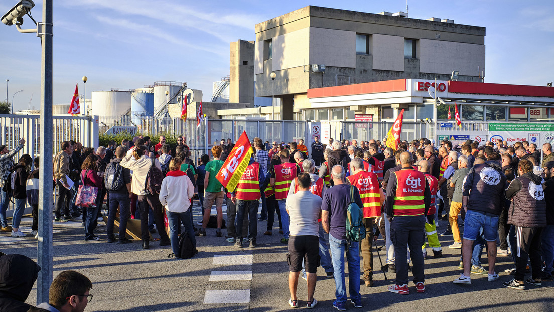 El Gobierno francés amenaza con "intervenir" para poner fin a las huelgas en las refinerías de petróleo