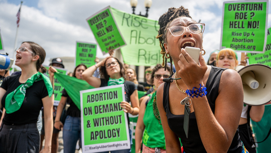 La mayoría de votantes latinos en EE.UU. se oponen a la prohibición del aborto, según una encuesta