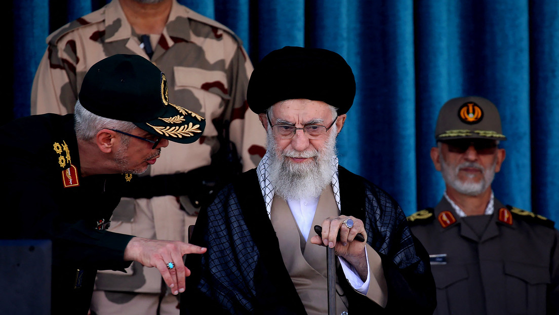 El líder supremo de Irán elogia los logros del país en la fabricación de drones