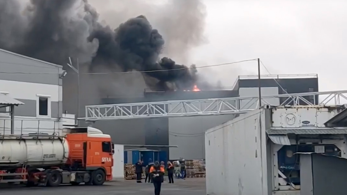 VIDEO: Arde un almacén cerca de Moscú