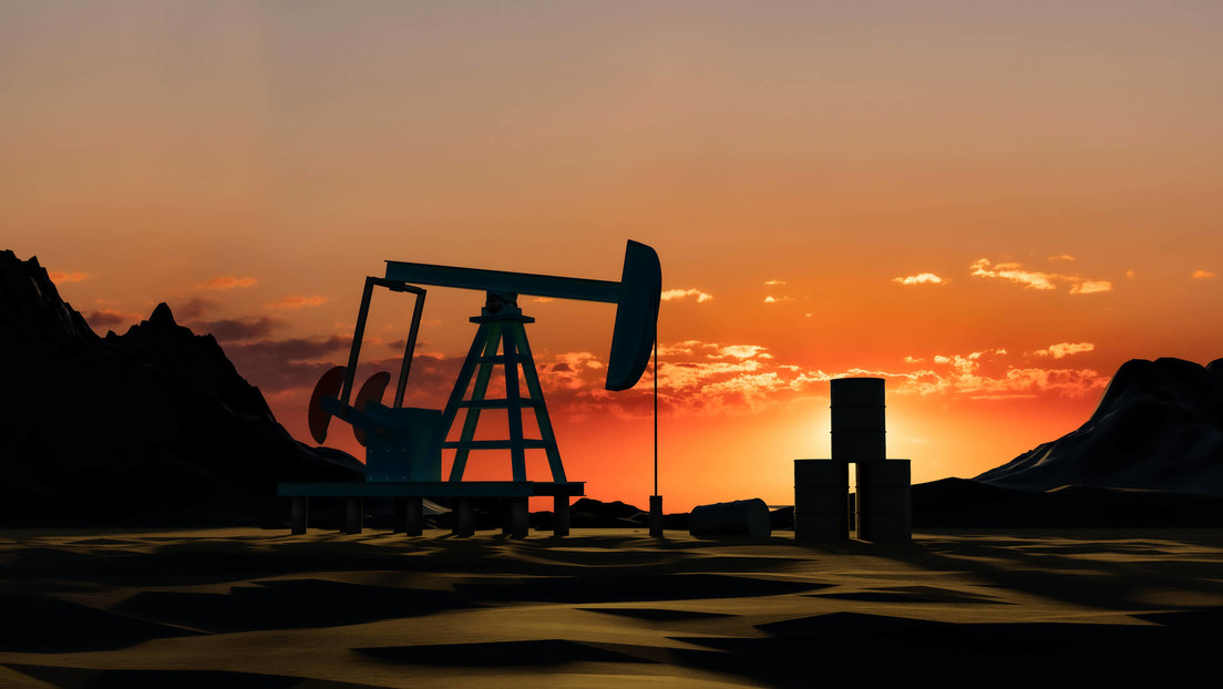 Reportan que EE.UU. planea establecer para el petróleo ruso un tope de 60 dólares por barril