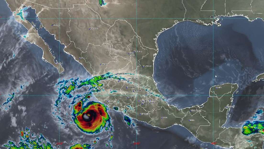 El huracán Roslyn se intensifica a categoría 3 mientras se acerca a México