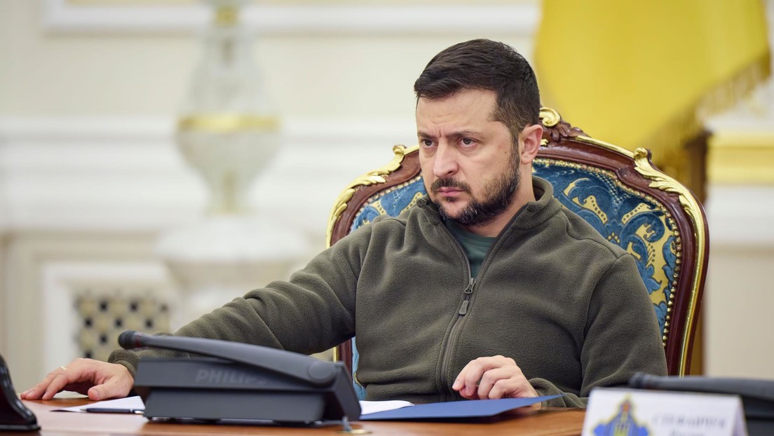Kiev prohíbe por completo las actividades de 12 partidos de la oposición
