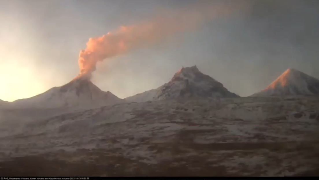Un volcán en Rusia arroja una columna de ceniza de 10 kilómetros de altura (VIDEO)