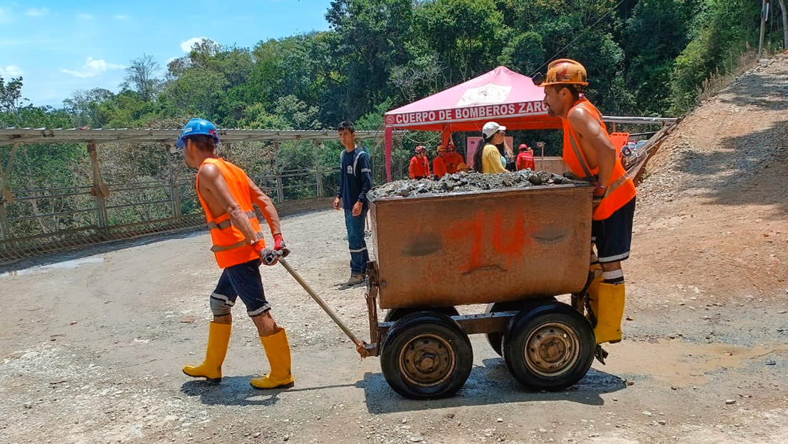 Una avalancha deja tres personas atrapadas en una mina en Ecuador