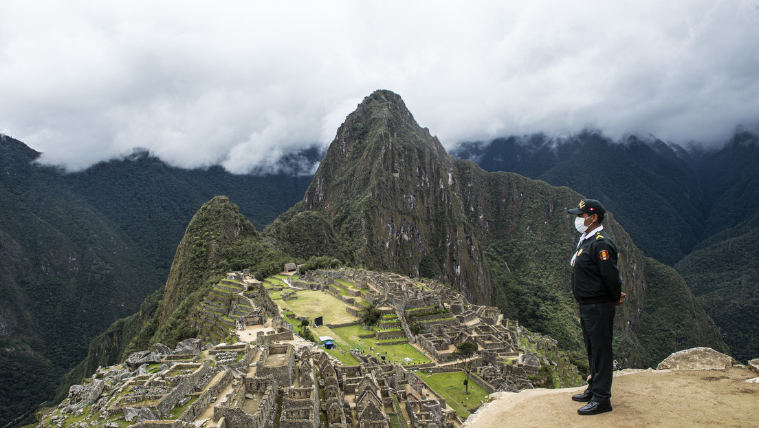 Detienen a un turista estadounidense por tomarse fotografías desnudo en Machu Picchu