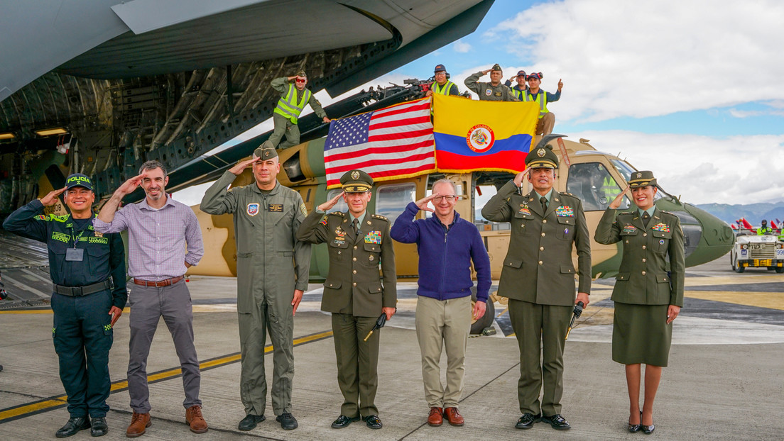 EE.UU. entrega siete 'Black Hawk' a Colombia para resguardar el Amazonas y Petro les da otro nombre
