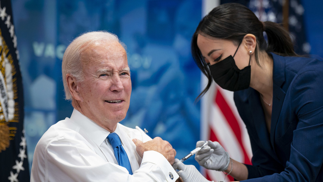 Biden advierte de una "emergencia global" un mes después de afirmar que "la pandemia ha terminado"