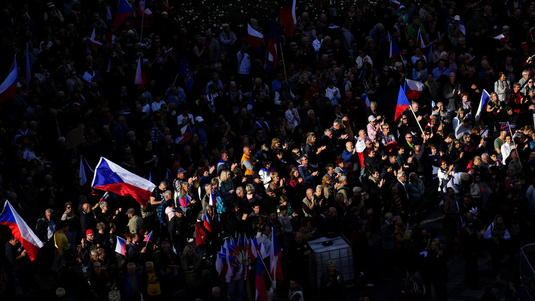 VIDEO: Manifestantes se reúnen en Praga para protestar contra las sanciones antirrusas
