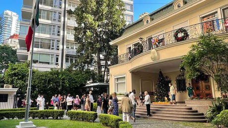 Detienen a un exdiplomático que se había atrincherado en la Embajada de México en Argentina