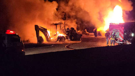 Encapuchados incendian excavadoras y máquinas viales en la Patagonia argentina
