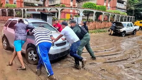 Fuertes lluvias en Venezuela provocan desplome de viviendas e inundaciones (VIDEOS)